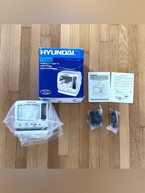 New Vintage Hyundai TV500 Black And White 5” TV AM/FM Radio A/V Input Y2K Tested